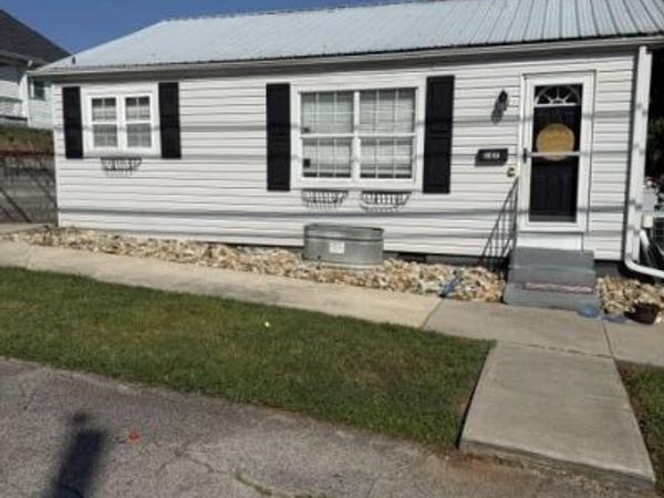 107 Trenton St, Harriman, TN 37748