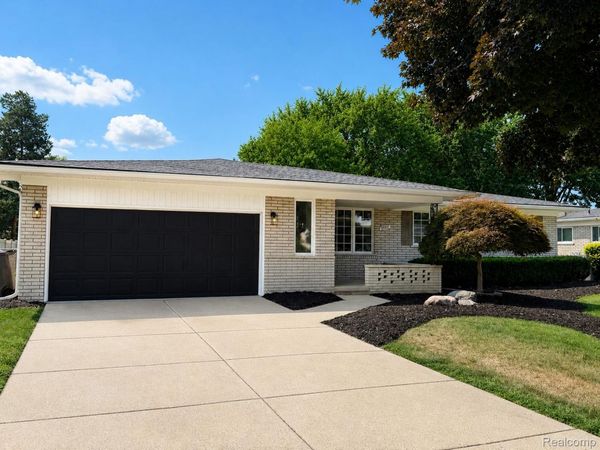 39501 Cobridge Drive , Clinton Township, Mi 48038