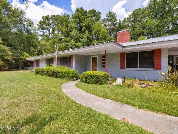 324 Peps Point Road, Hattiesburg, MS 39401