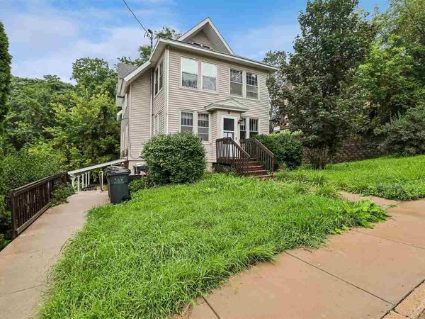 20 S Lucas St, Iowa City, IA 52240