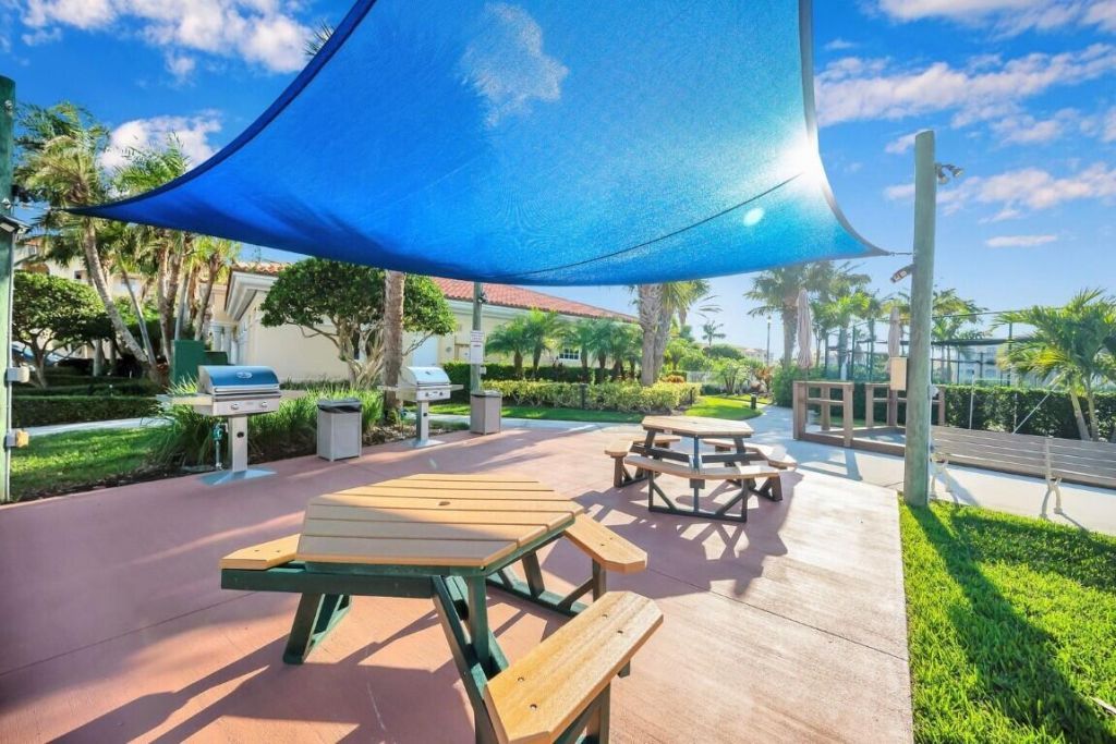 37 Harbour Isle Drive E, Unit 101, Fort Pierce, FL 34949 Photo