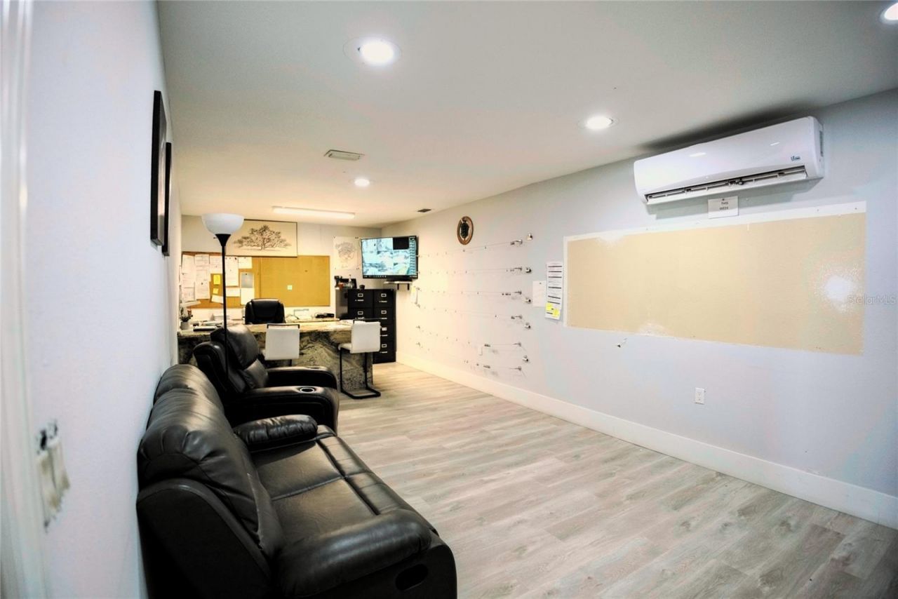 4026 W Crest Avenue, Tampa, FL 33614 Photo