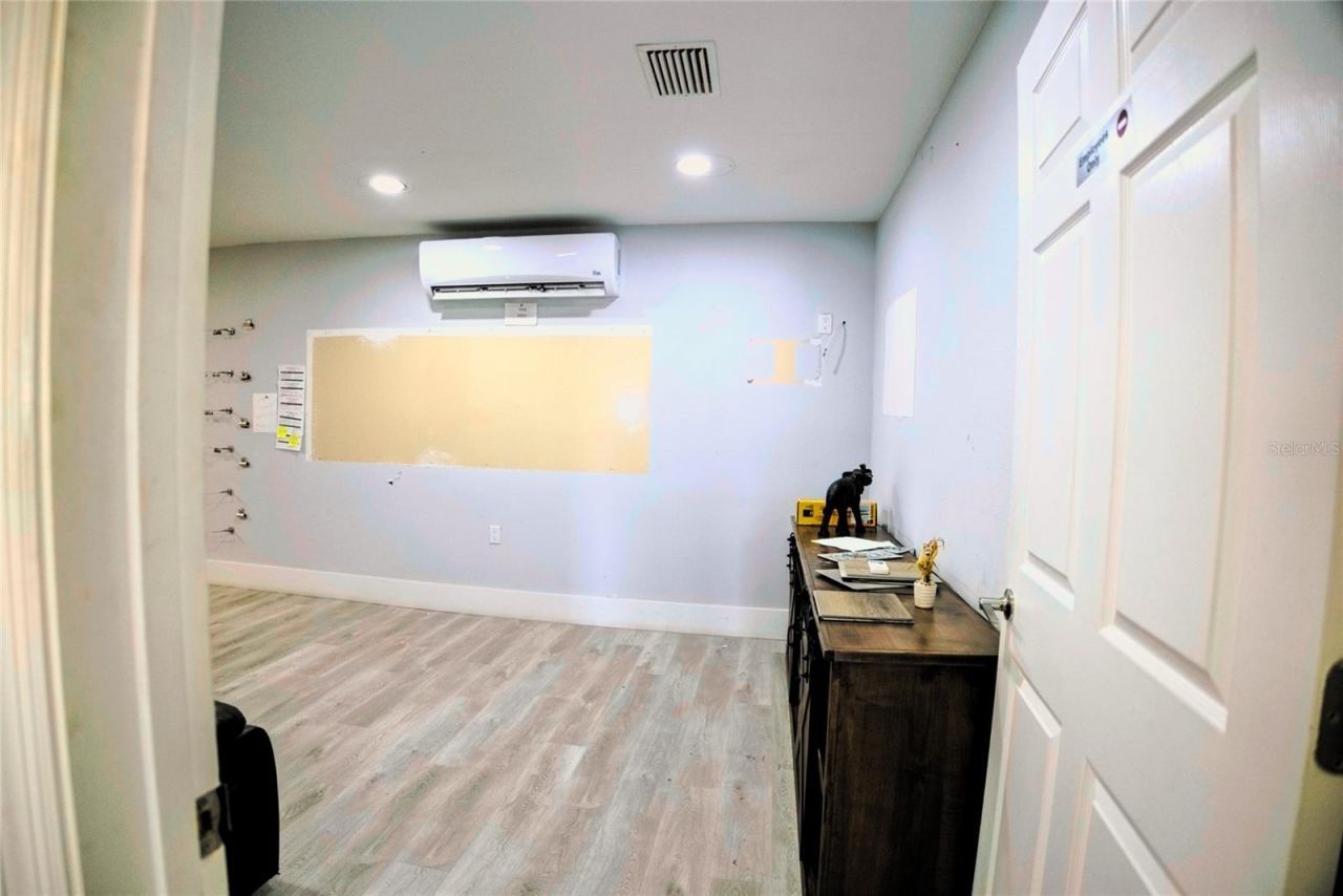 4026 W Crest Avenue, Tampa, FL 33614 Photo
