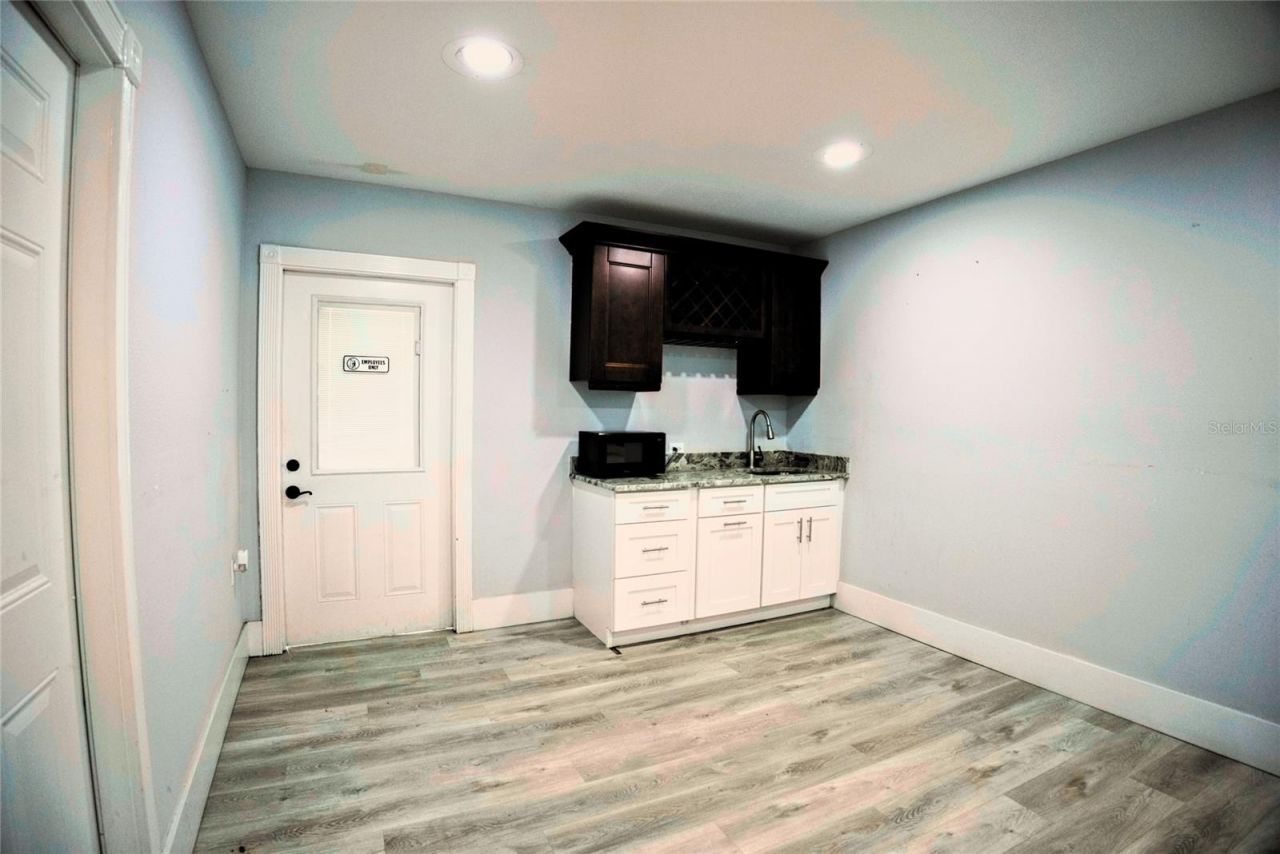 4026 W Crest Avenue, Tampa, FL 33614 Photo