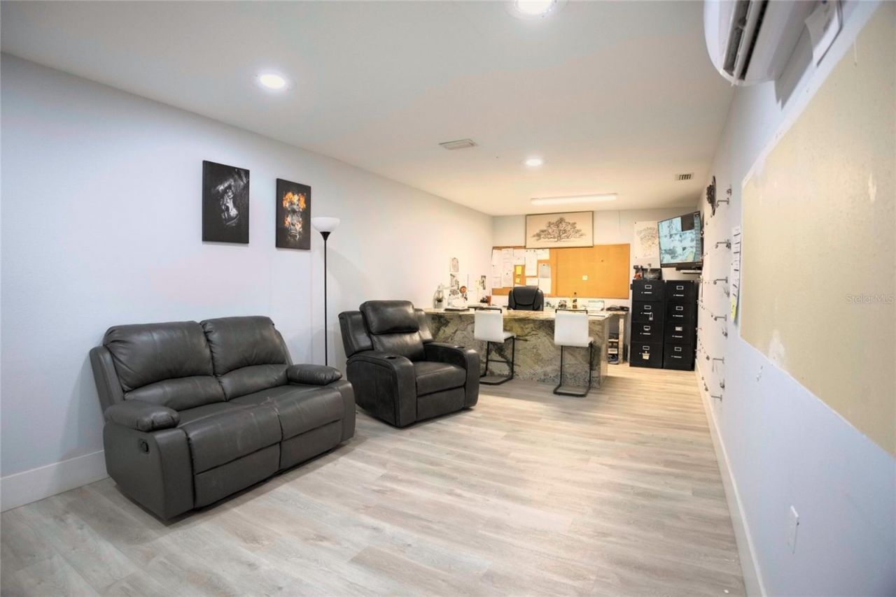 4026 W Crest Avenue, Tampa, FL 33614 Photo