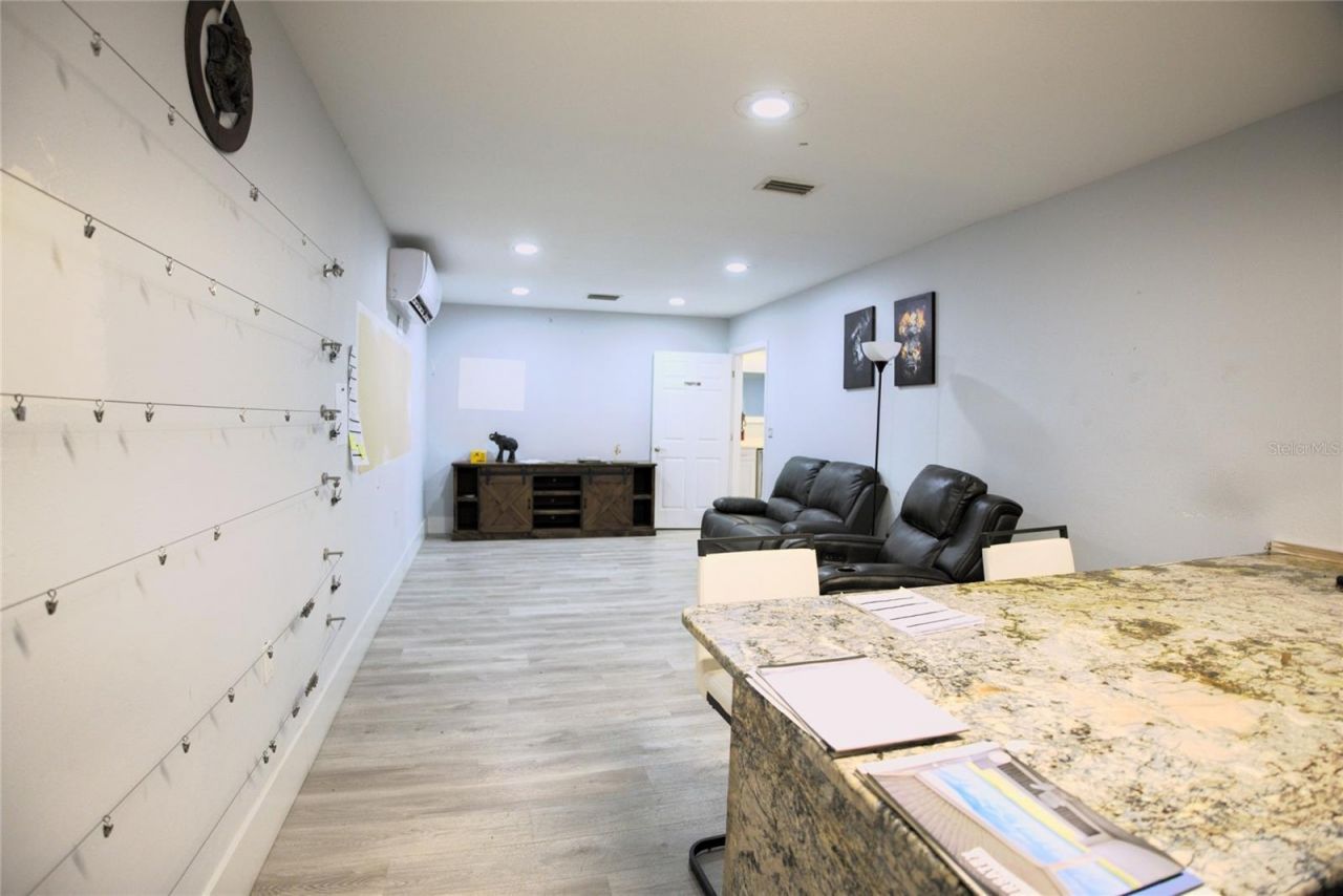 4026 W Crest Avenue, Tampa, FL 33614 Photo