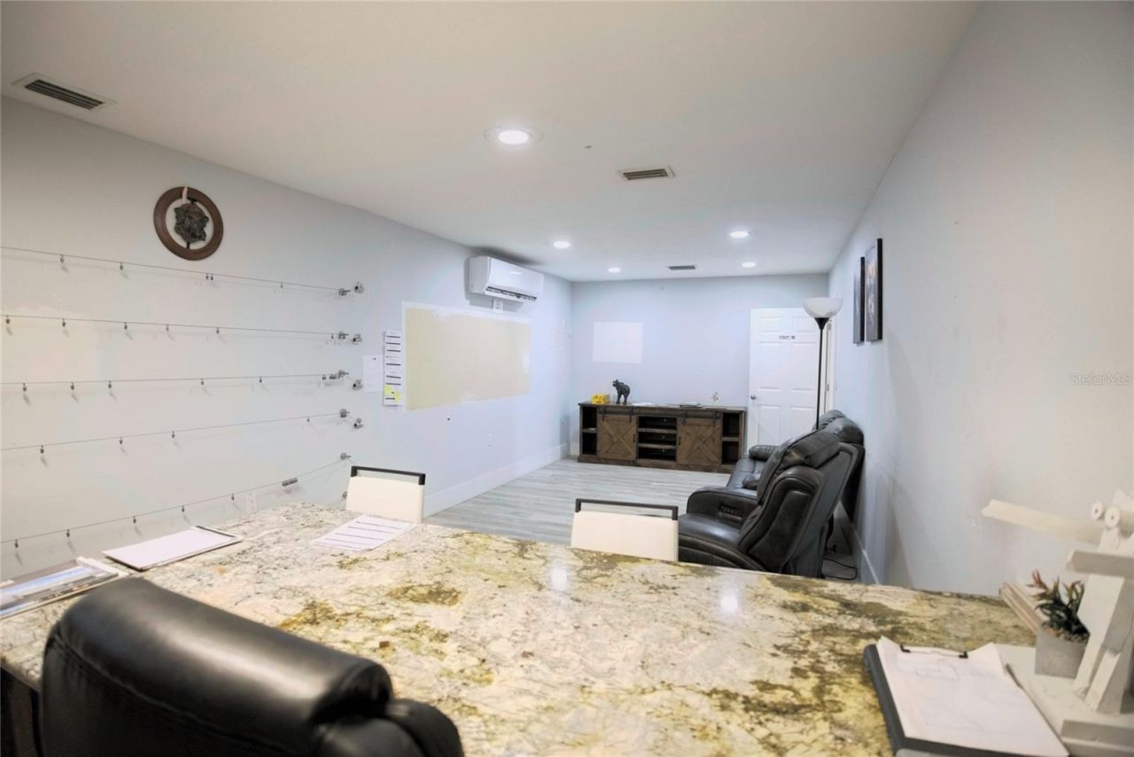 4026 W Crest Avenue, Tampa, FL 33614 Photo