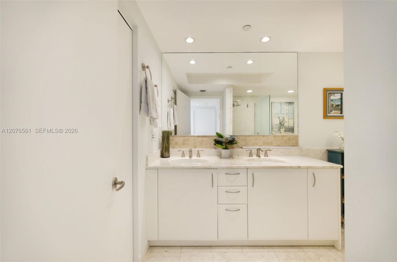 1331 Brickell Bay Dr , Unit 904, Miami, FL 33131 Photo