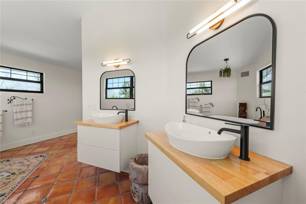 6062 Dinkins Lake Rd , Sanibel, FL 33957 Photo