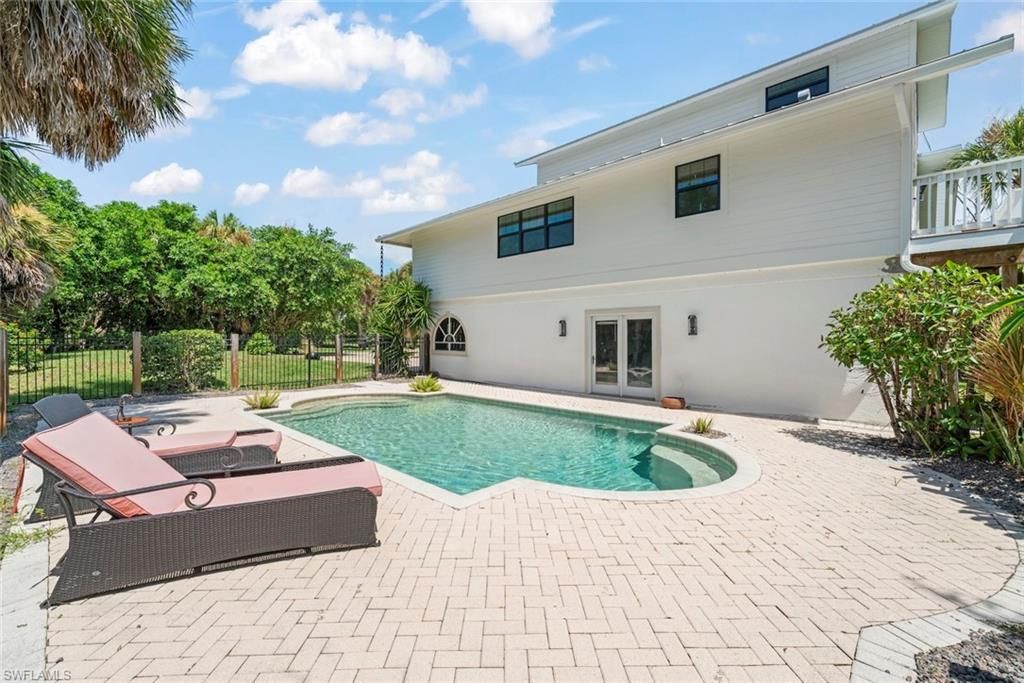 6062 Dinkins Lake Rd , Sanibel, FL 33957 Photo