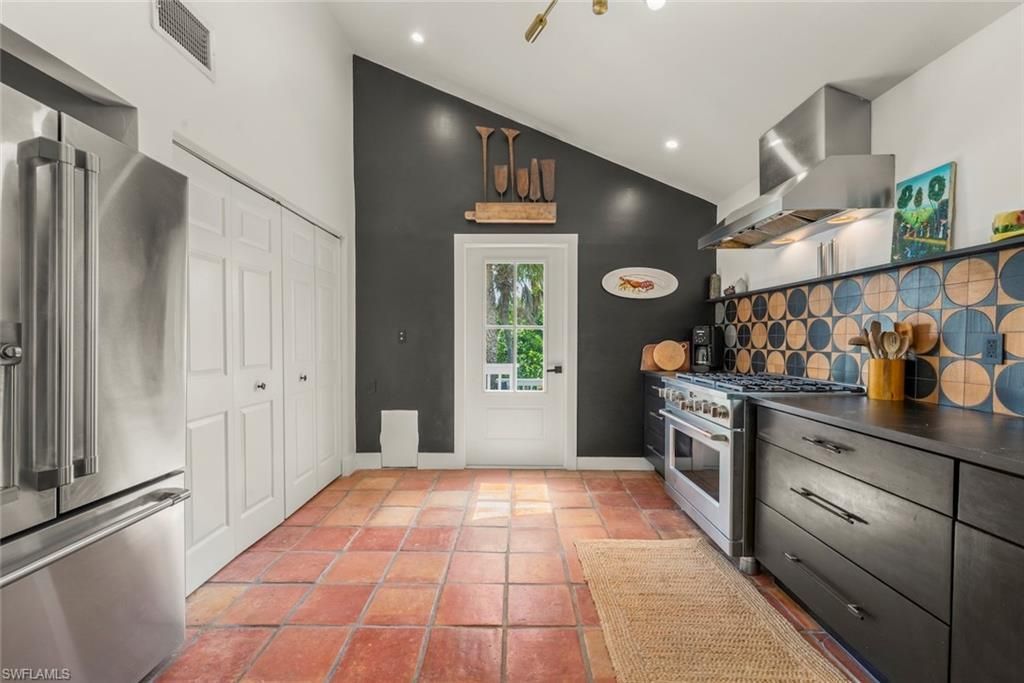 6062 Dinkins Lake Rd , Sanibel, FL 33957 Photo
