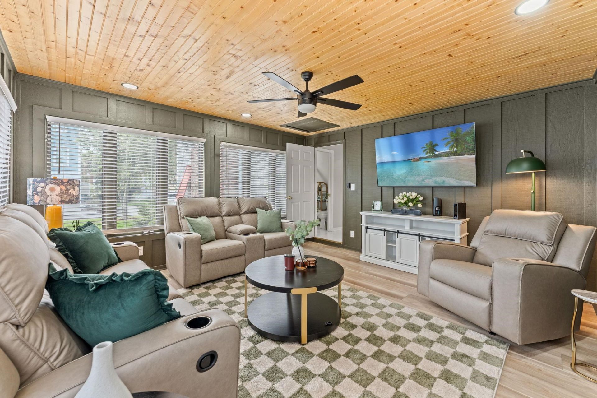 1314 Holly Dr. Photo 5