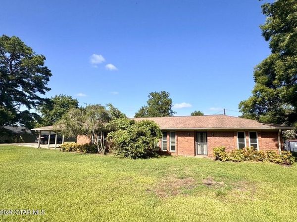 77 Choctaw Road, Starkville, MS 39759