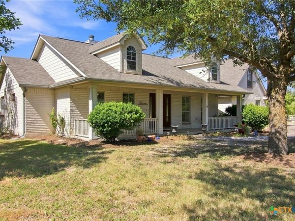 215 Courtnees Way , Georgetown, TX 78626