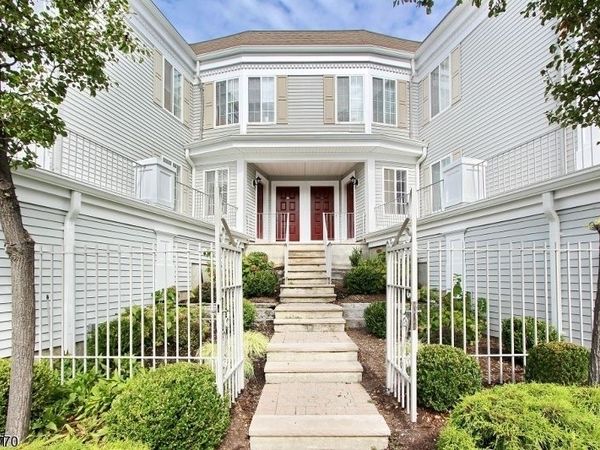 264 Riveredge Dr, Chatham, NJ 07928