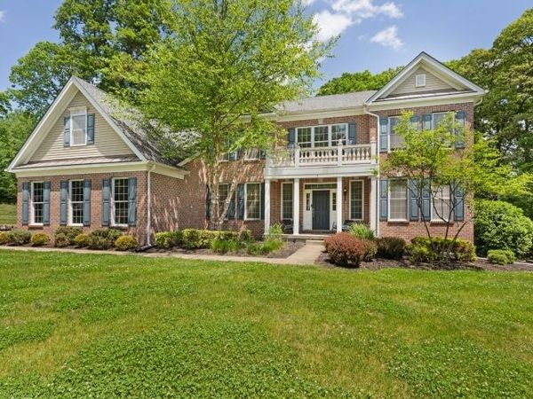4 Sovereign Dr, Mount Olive, NJ 07836