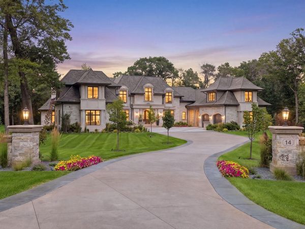 14 Cherrywood Circle, North Oaks, MN 55127