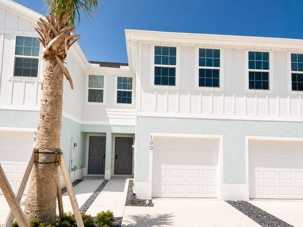 100 Savannah Lakes Boulevard, Fort Pierce, FL 34982
