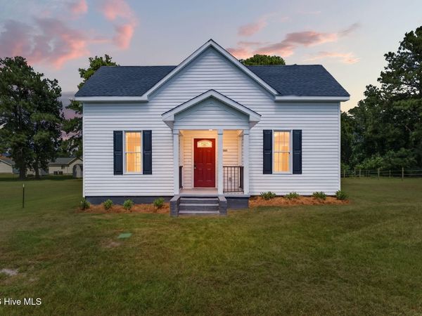 305 E Harnett Street , Benson, NC 27504