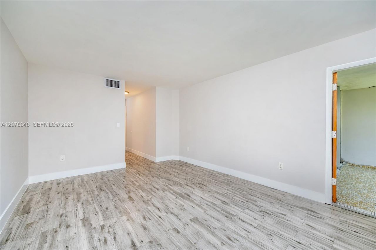 1690 NE 191st St , Unit 115-1, Miami, FL 33179 Photo