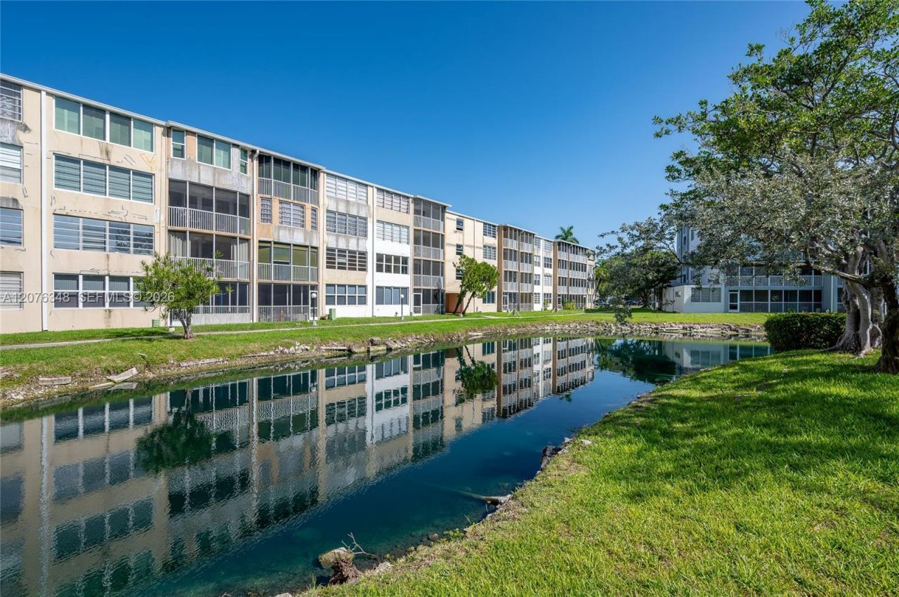 1690 NE 191st St , Unit 115-1, Miami, FL 33179 Photo