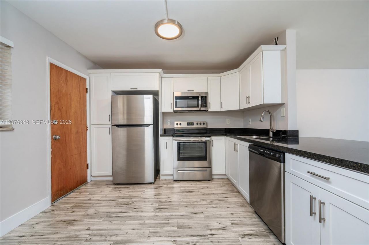 1690 NE 191st St , Unit 115-1, Miami, FL 33179 Photo