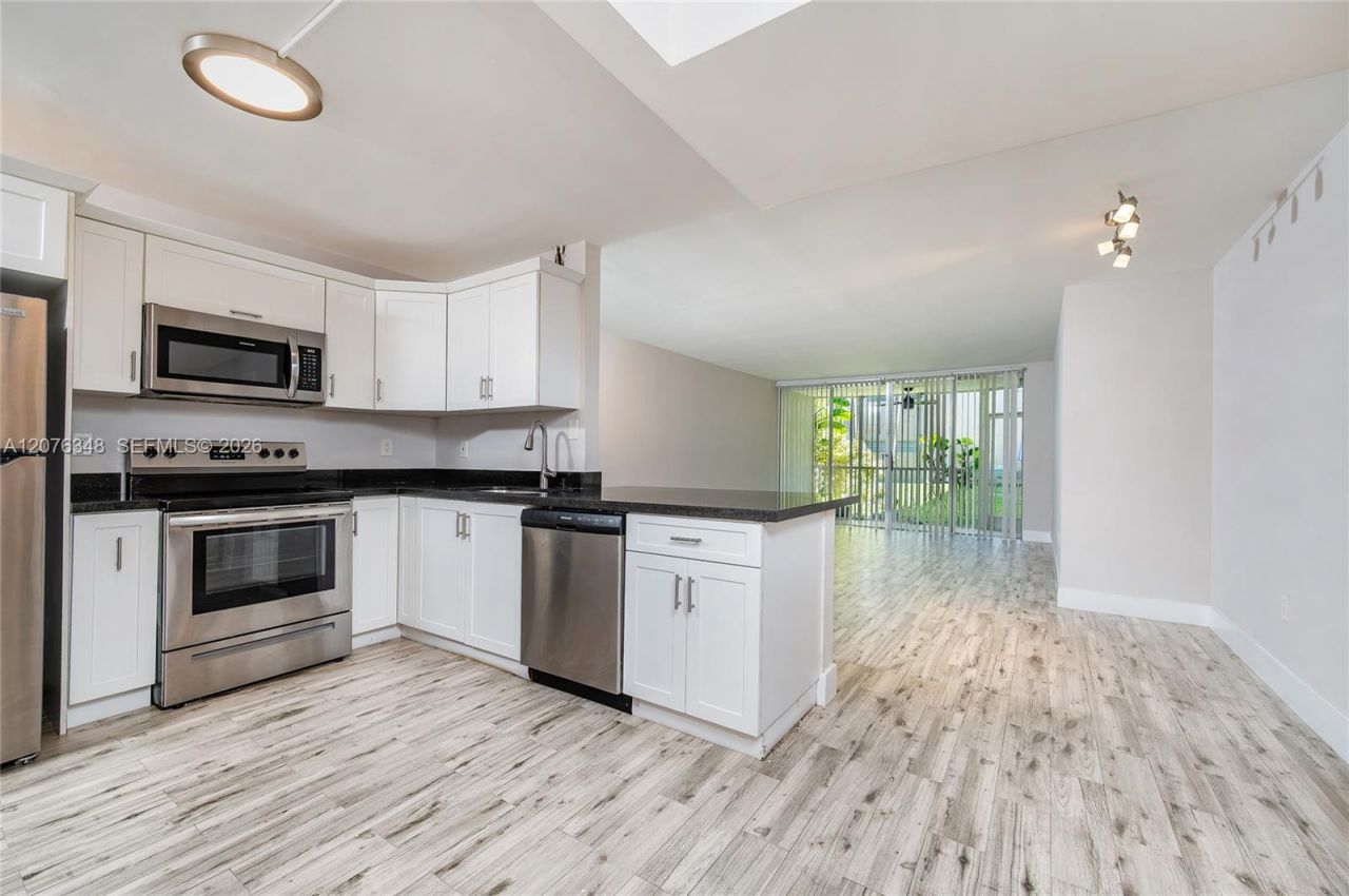 1690 NE 191st St , Unit 115-1, Miami, FL 33179 Photo