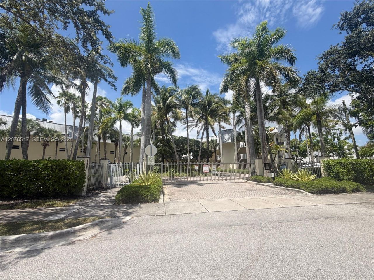 8950 SW 69th Ct , Unit 220, Pinecrest, FL 33156 Photo