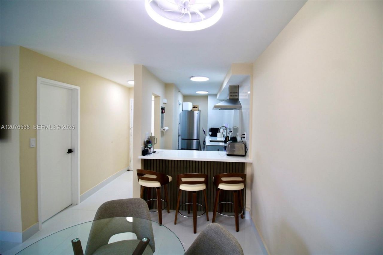 1255 Collins Ave , Unit 304, Miami Beach, FL 33139 Photo