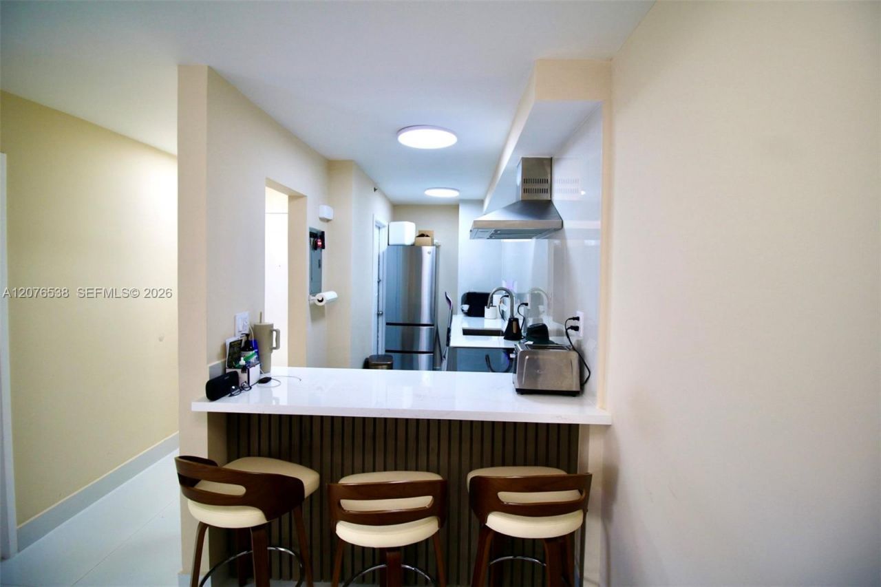 1255 Collins Ave , Unit 304, Miami Beach, FL 33139 Photo