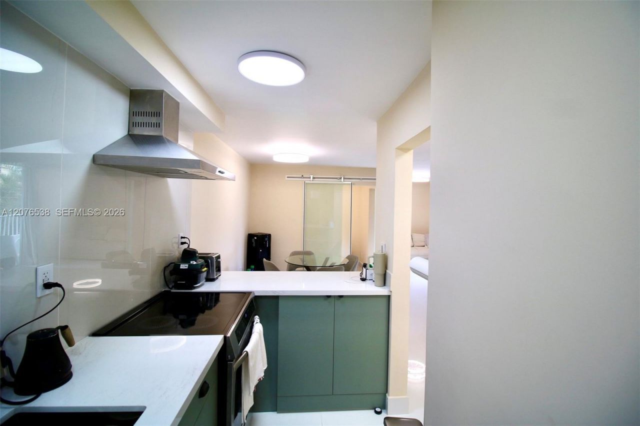 1255 Collins Ave , Unit 304, Miami Beach, FL 33139 Photo