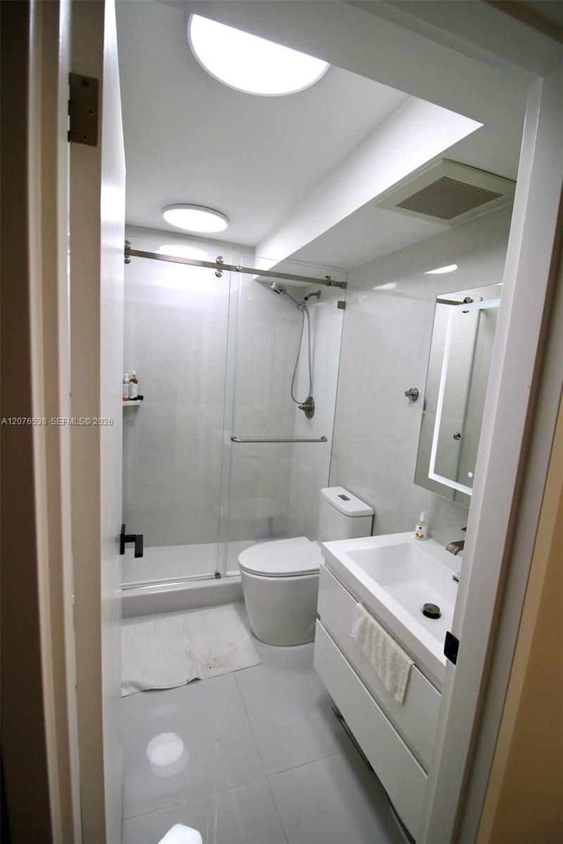 1255 Collins Ave , Unit 304, Miami Beach, FL 33139 Photo