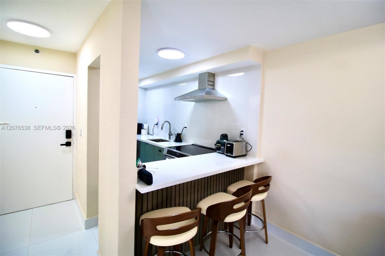 1255 Collins Ave , Unit 304, Miami Beach, FL 33139 Photo