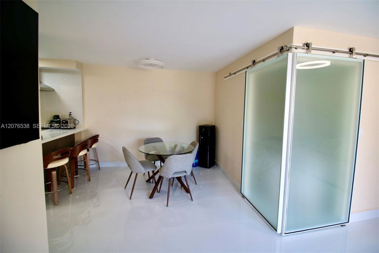 1255 Collins Ave , Unit 304, Miami Beach, FL 33139 Photo