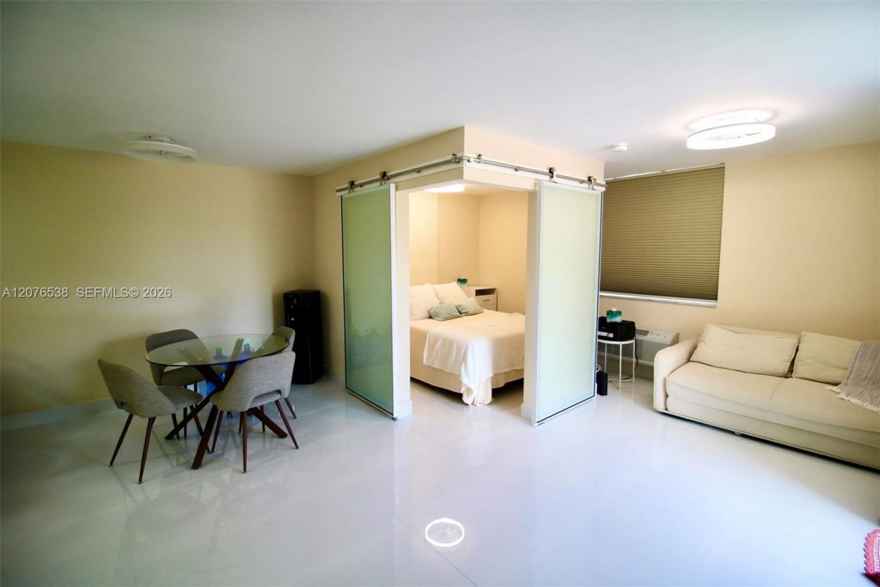 1255 Collins Ave , Unit 304, Miami Beach, FL 33139 Photo
