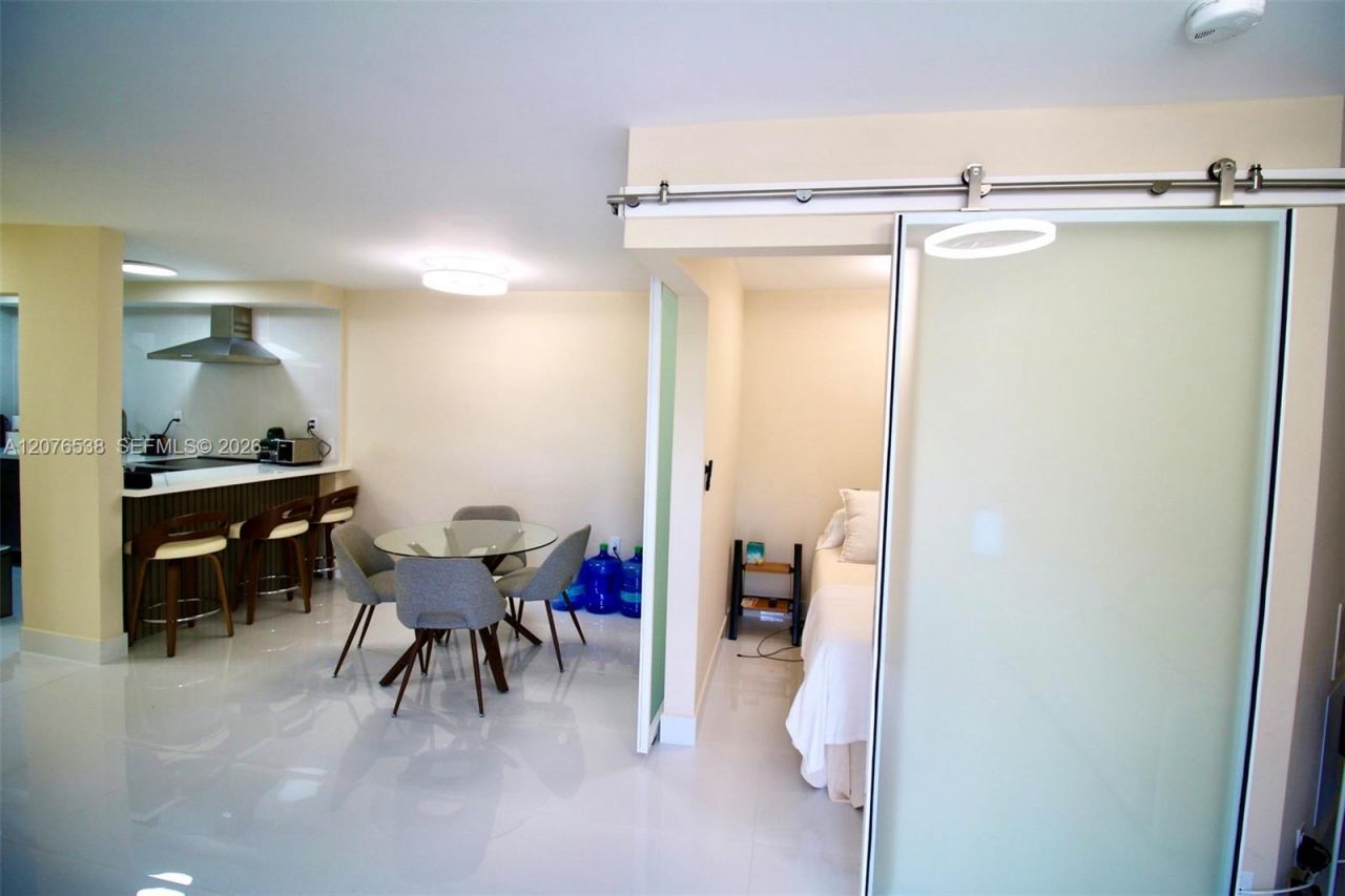 1255 Collins Ave , Unit 304, Miami Beach, FL 33139 Photo