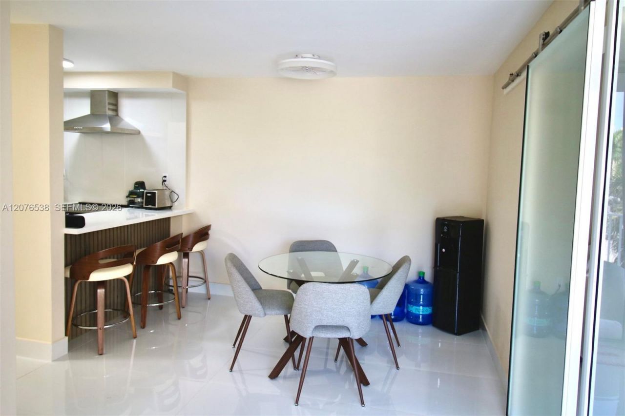 1255 Collins Ave , Unit 304, Miami Beach, FL 33139 Photo