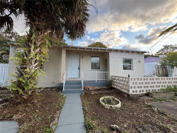748 NE 127th St , North Miami, FL 33161