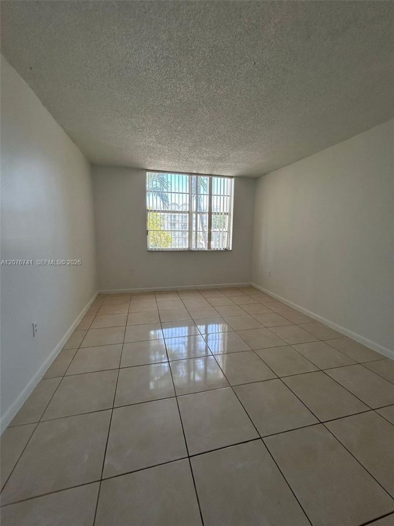 496 NW 165th St Rd , Unit D-310, Miami, FL 33169 Photo