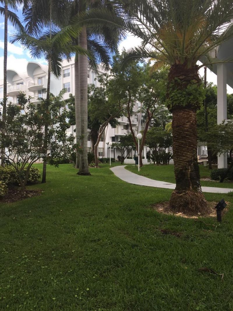 496 NW 165th St Rd , Unit D-310, Miami, FL 33169 Photo