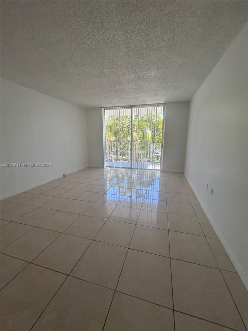 496 NW 165th St Rd , Unit D-310, Miami, FL 33169 Photo