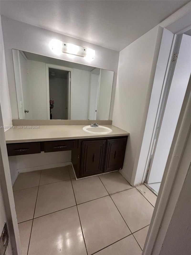 496 NW 165th St Rd , Unit D-310, Miami, FL 33169 Photo