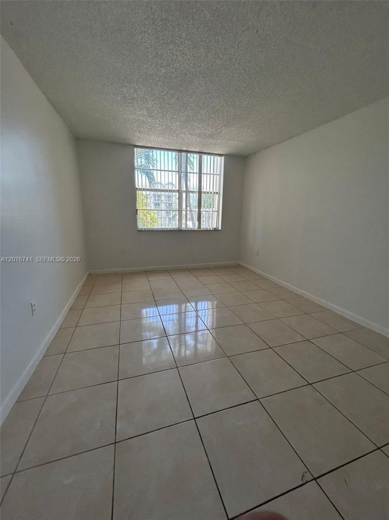 496 NW 165th St Rd , Unit D-310, Miami, FL 33169 Photo