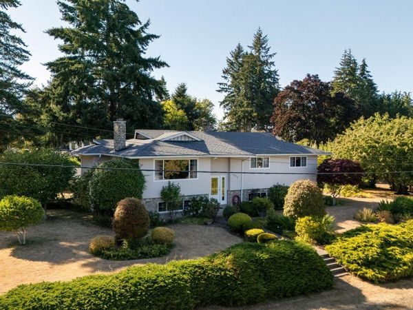 6224 Robin Way, Central Saanich, BC V8Z 5X8