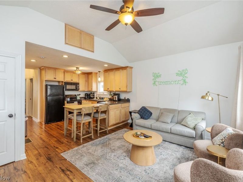 2584 W 11th Street, Cleveland, OH 44113 Photo 27