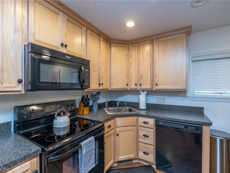 2584 W 11th Street, Cleveland, OH 44113 Photo 7