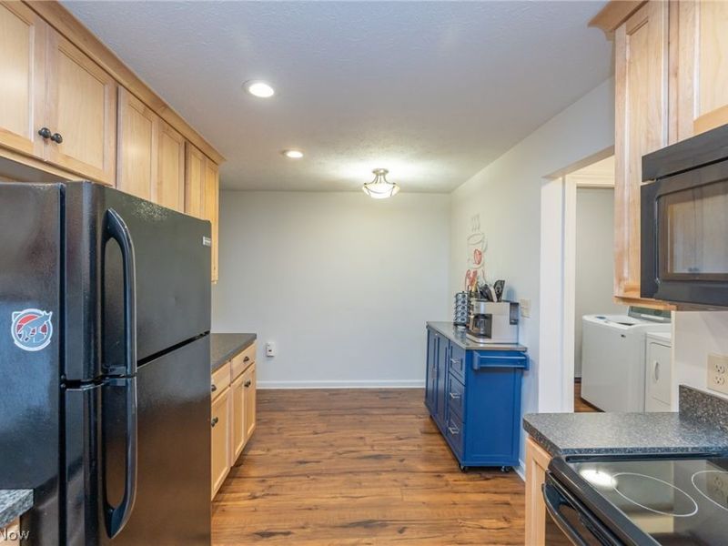 2584 W 11th Street, Cleveland, OH 44113 Photo 8