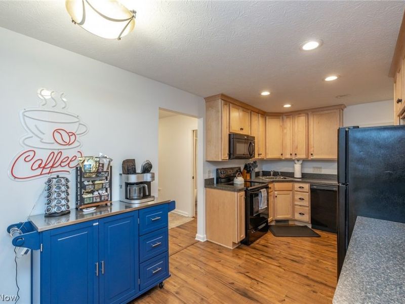 2584 W 11th Street, Cleveland, OH 44113 Photo 9