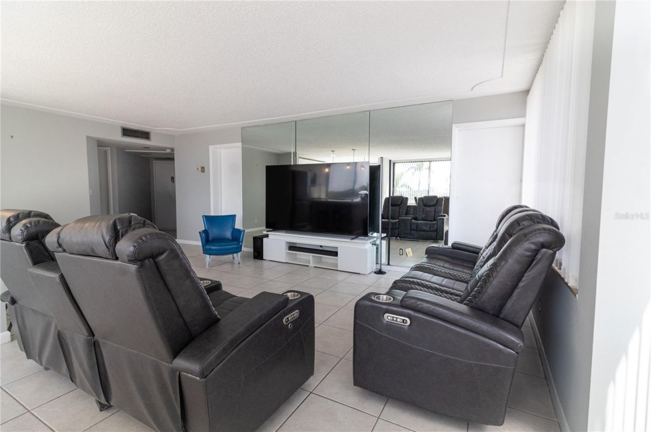 1500 Presidential Way, Unit 401, West Palm Beach, FL 33401 Photo
