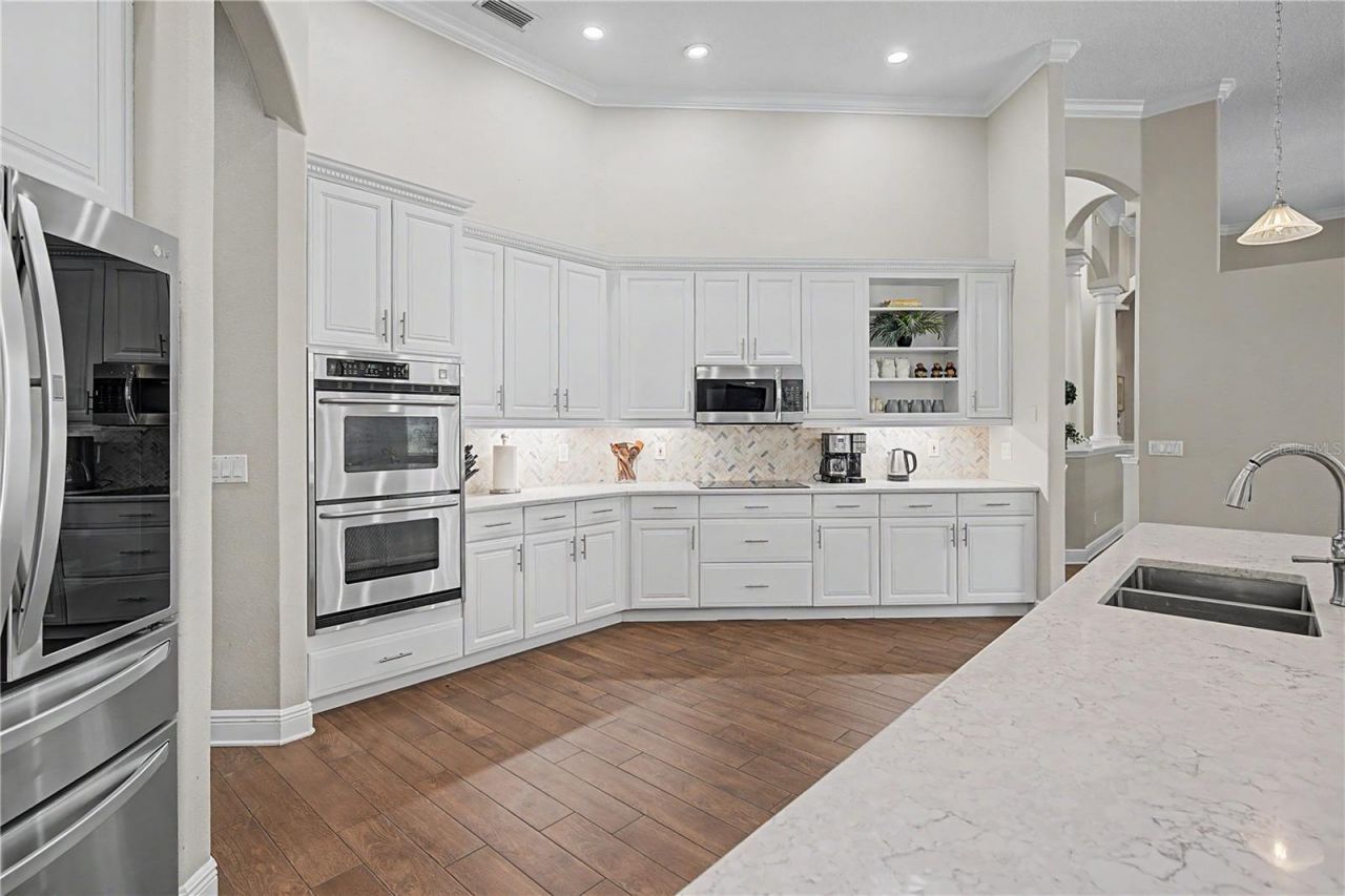 906 Lake Sapphire Lane, Lutz, FL 33548 Photo